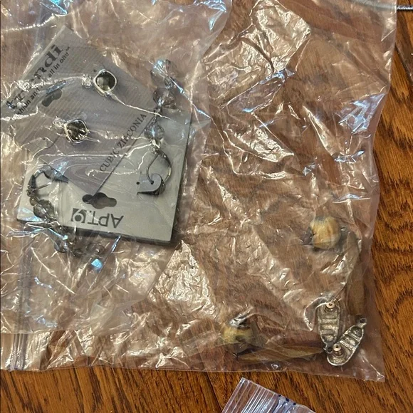 Assorted Jewelry Collection - Picture 16 of 16